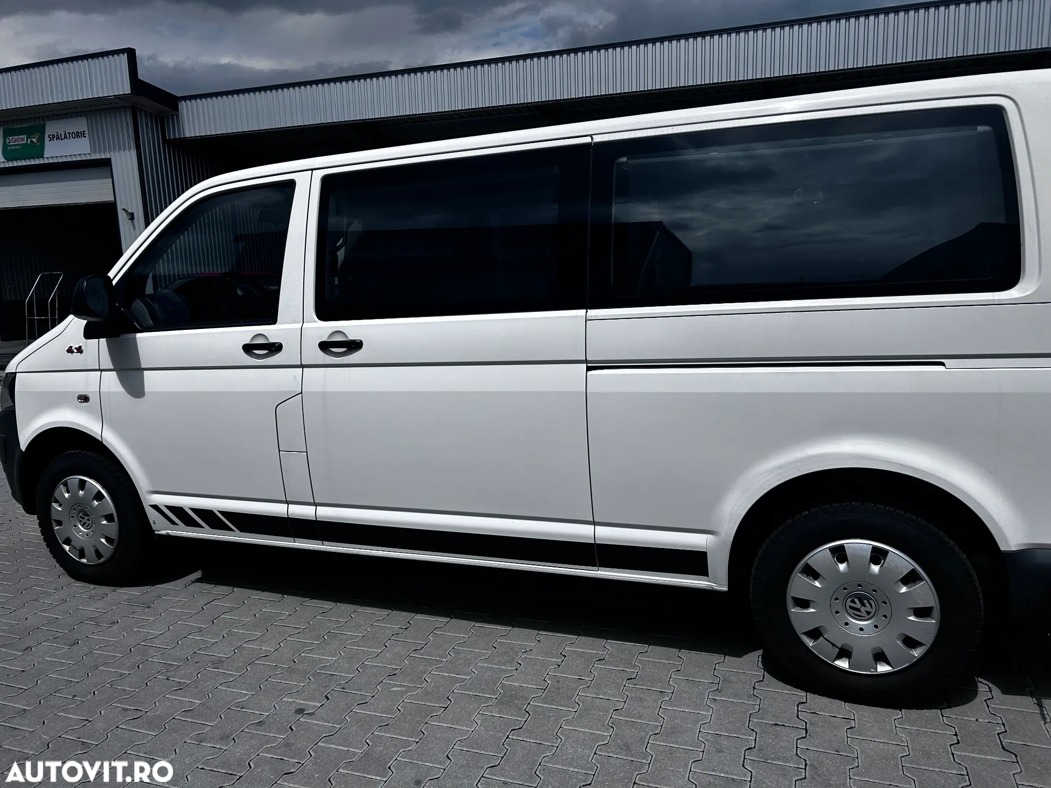 Volkswagen Caravelle - 2