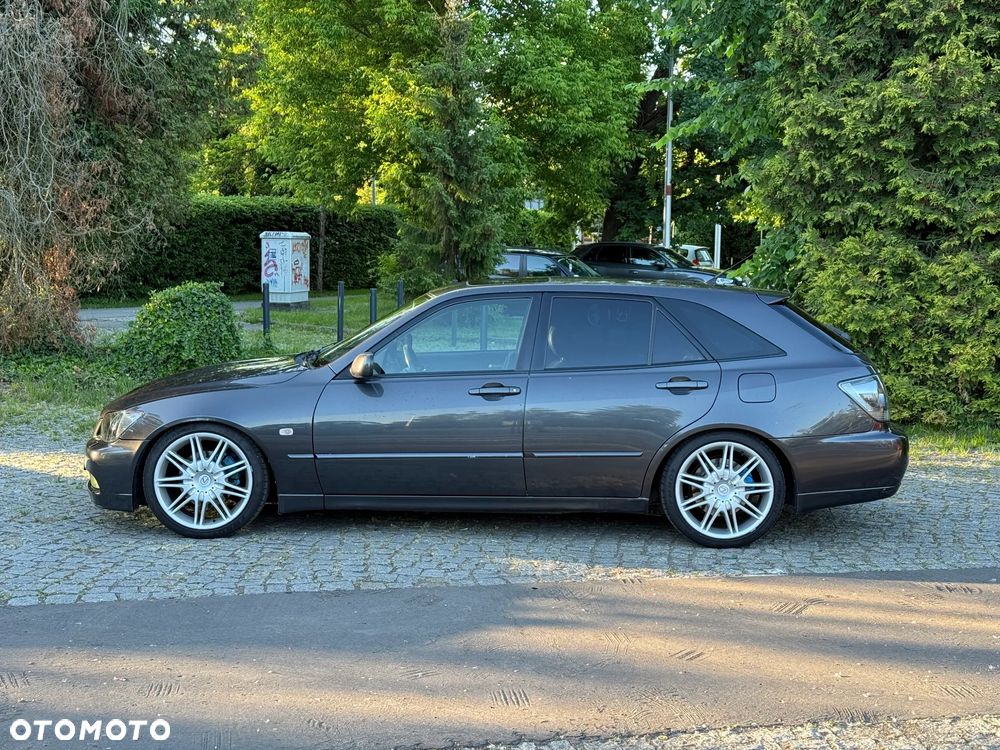 Lexus IS 300 Sport - 6