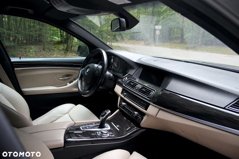 BMW Seria 5 550i xDrive Sport-Aut - 10