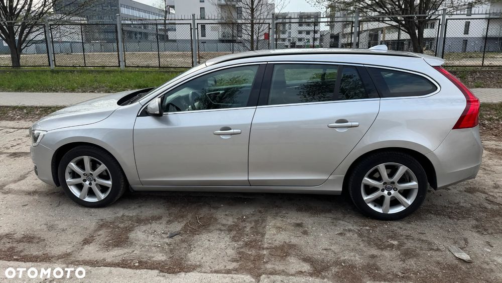 Volvo V60 D4 Geartronic Momentum - 1