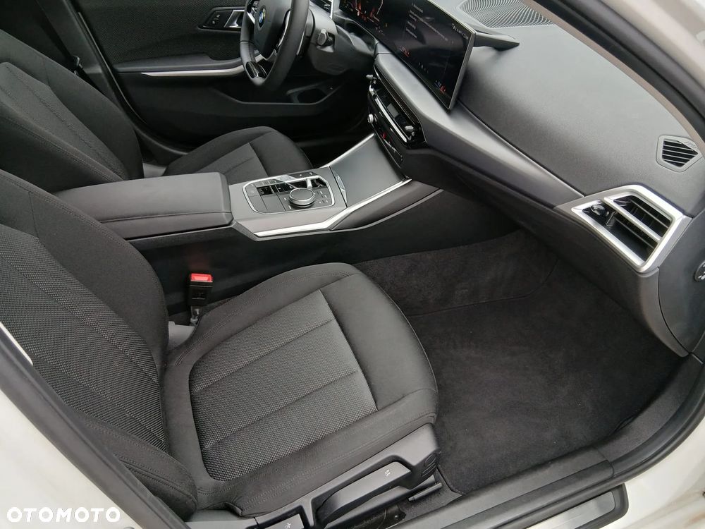 BMW Seria 3 318d MHEV - 15