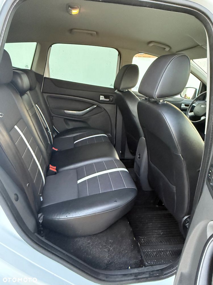 Ford Kuga 2.0 TDCi 4x4 Titanium - 12