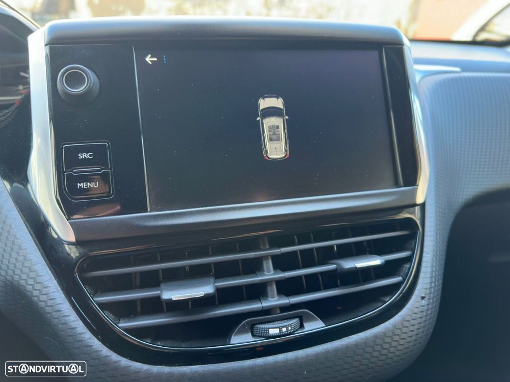 Peugeot 2008 1.2 PureTech Signature EAT6 - 14