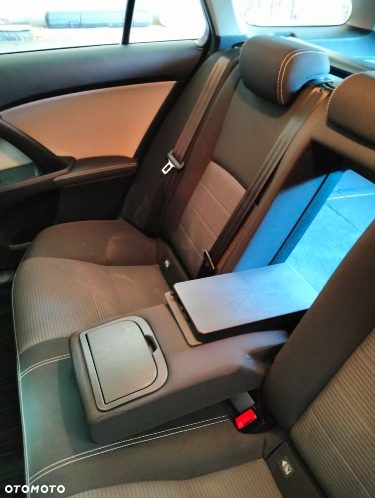Toyota Avensis 2.0 D-4D Selection - 12