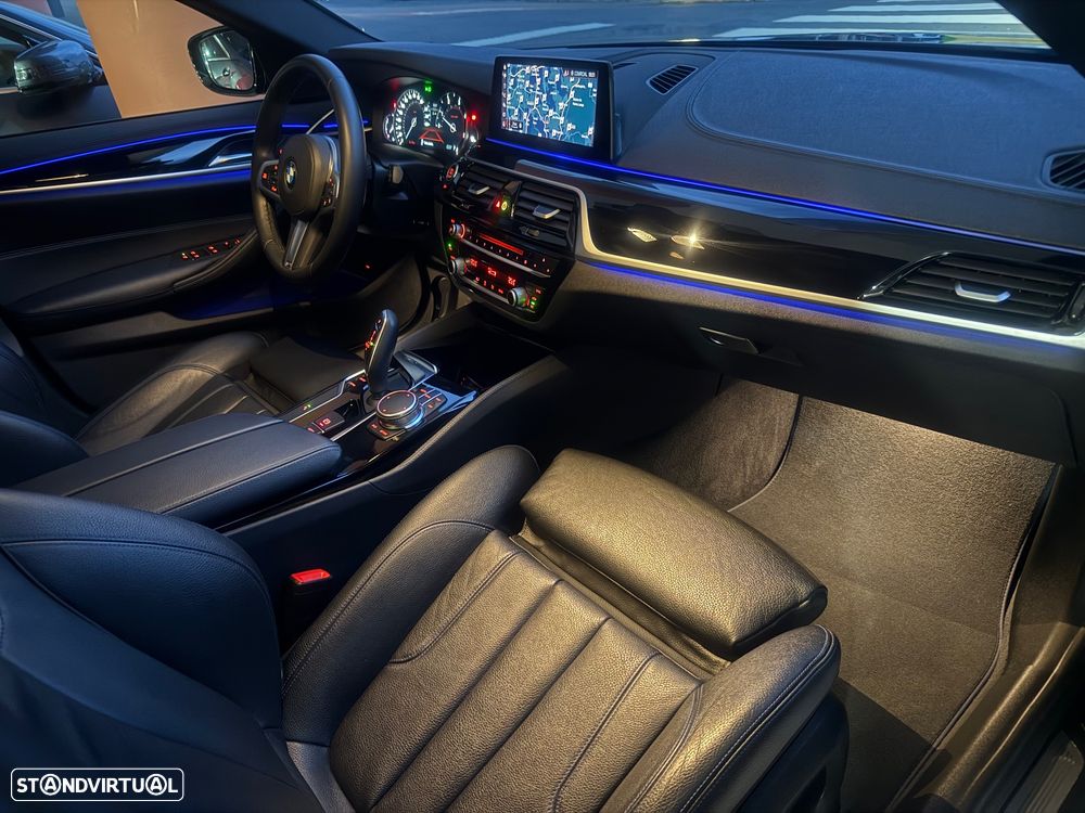 BMW 520 d Pack Desportivo M Auto - 36