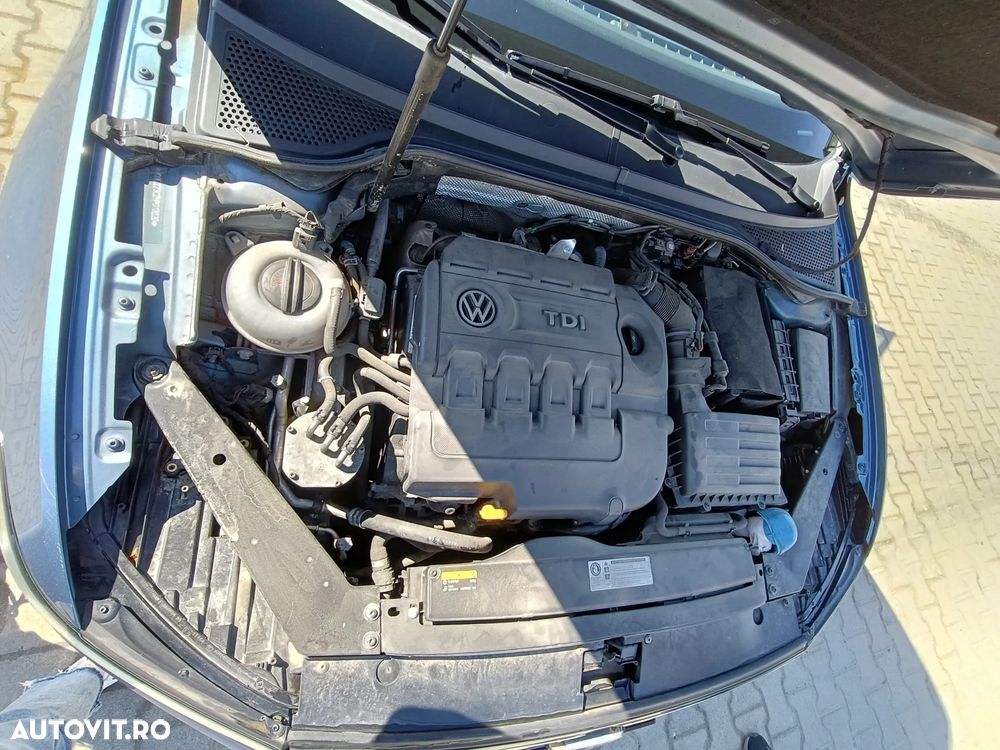 Volkswagen Passat 2.0 TDI DSG Comfortline - 9