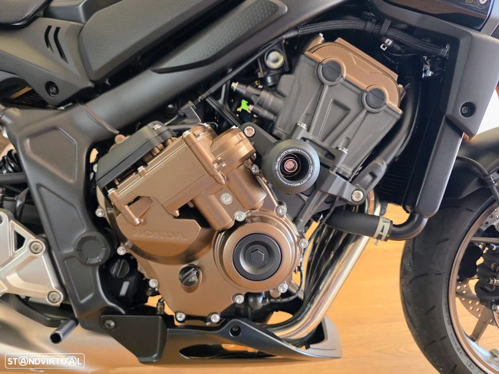 Honda CB R - 14