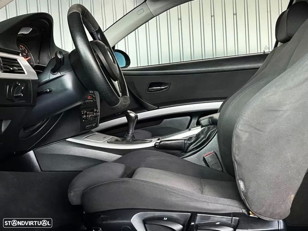 BMW 320 i Coupe - 23