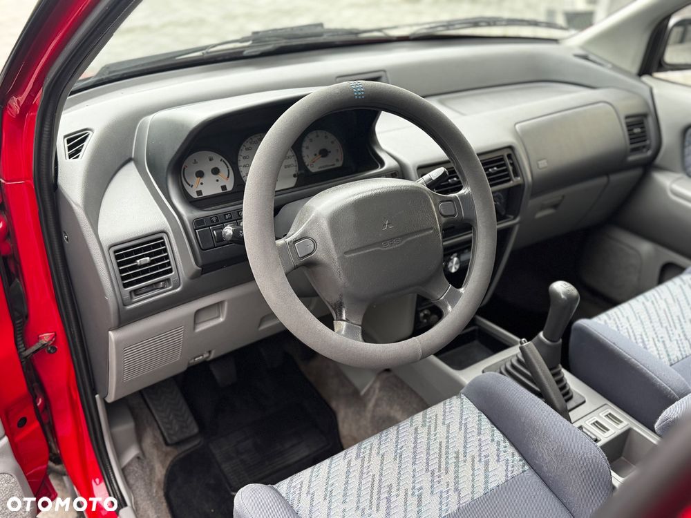 Mitsubishi Space Runner 1800 Cool - 12