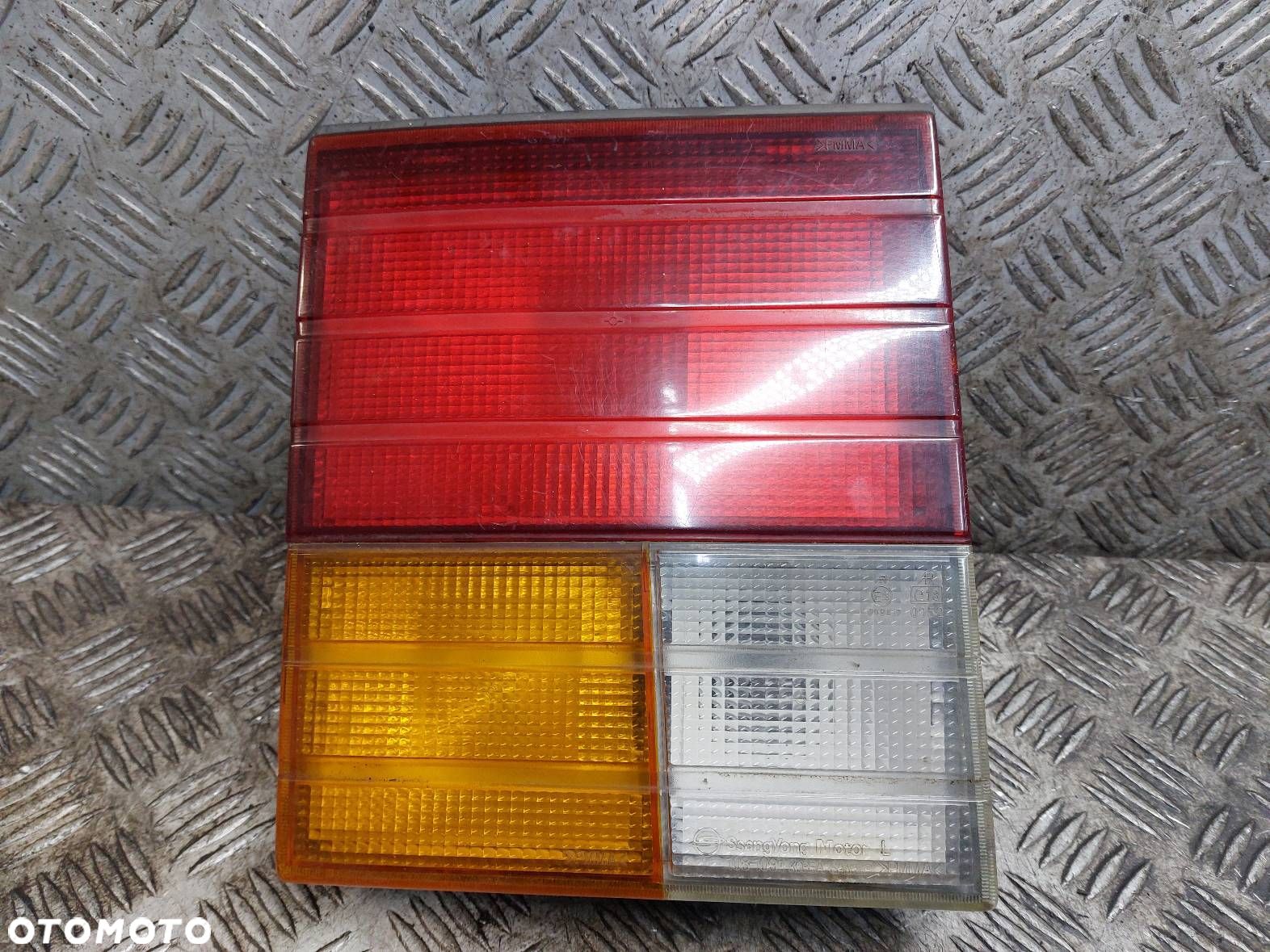 LAMPA LEWY TYŁ W KLAPĘ SSANGYONG MUSSO I - 1