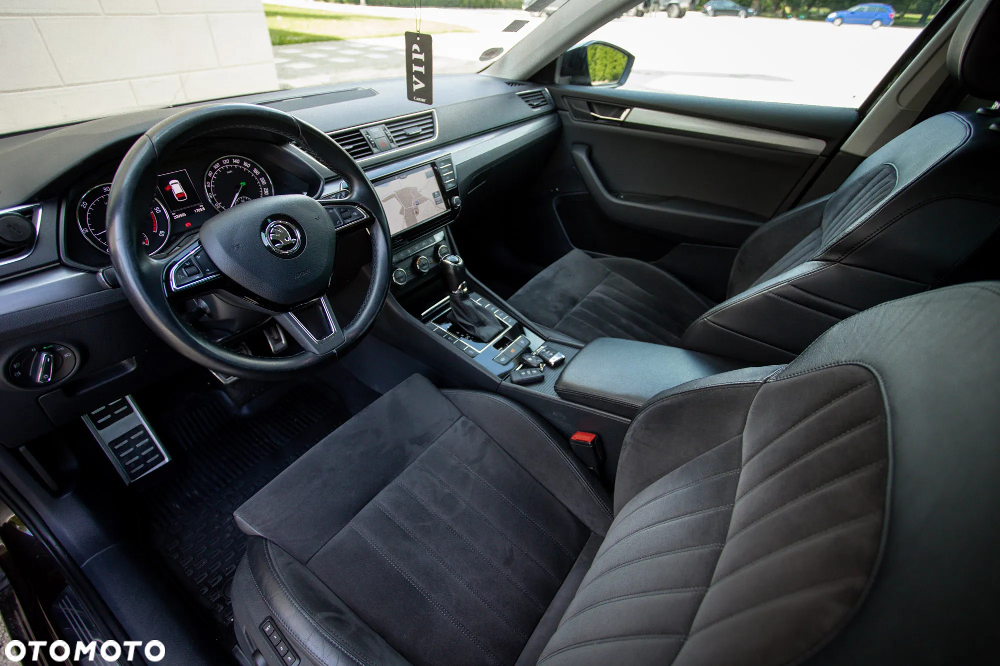 Skoda Superb Combi 2.0 TDI DSG L&K - 2