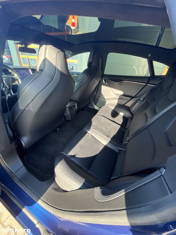 Tesla Model S - 10