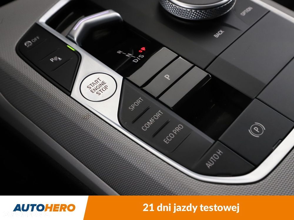 BMW Seria 3 318d - 27