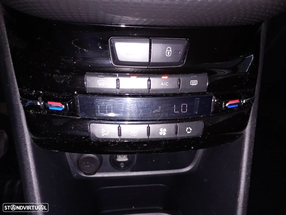 Peugeot 2008 1.2 VTi Allure - 17