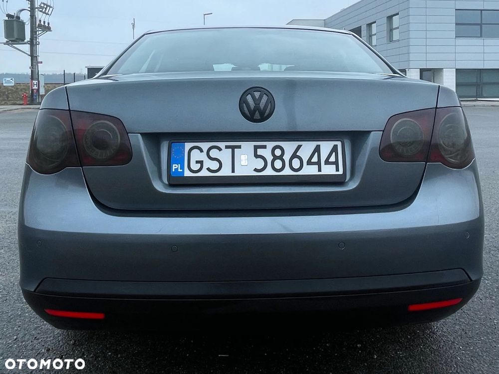 Volkswagen Jetta 1.6 TDI Highline Perfectline - 2