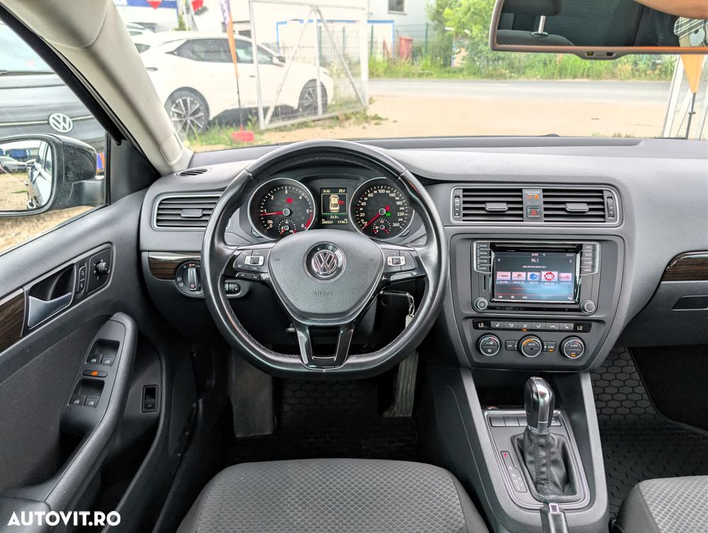 Volkswagen Jetta 2.0 TDI DSG Comfortline - 18