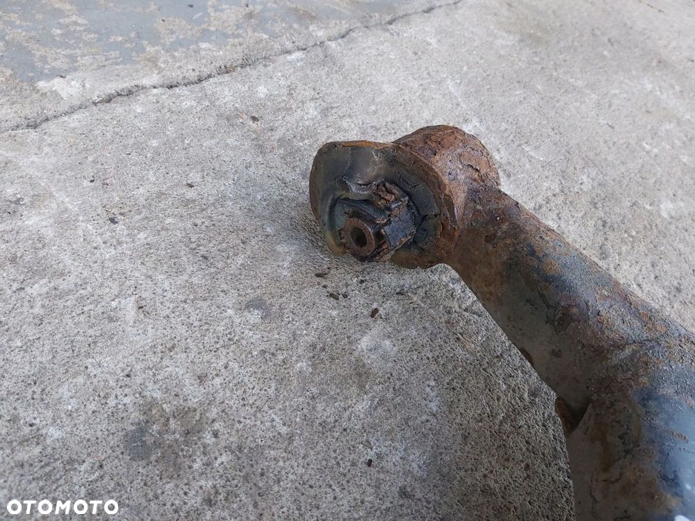 Toyota Corolla E12 belka zawieszenia tył - 3