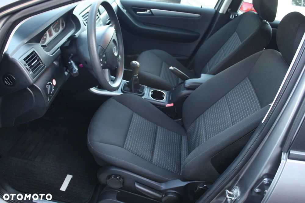 Mercedes-Benz Klasa B 180 - 18