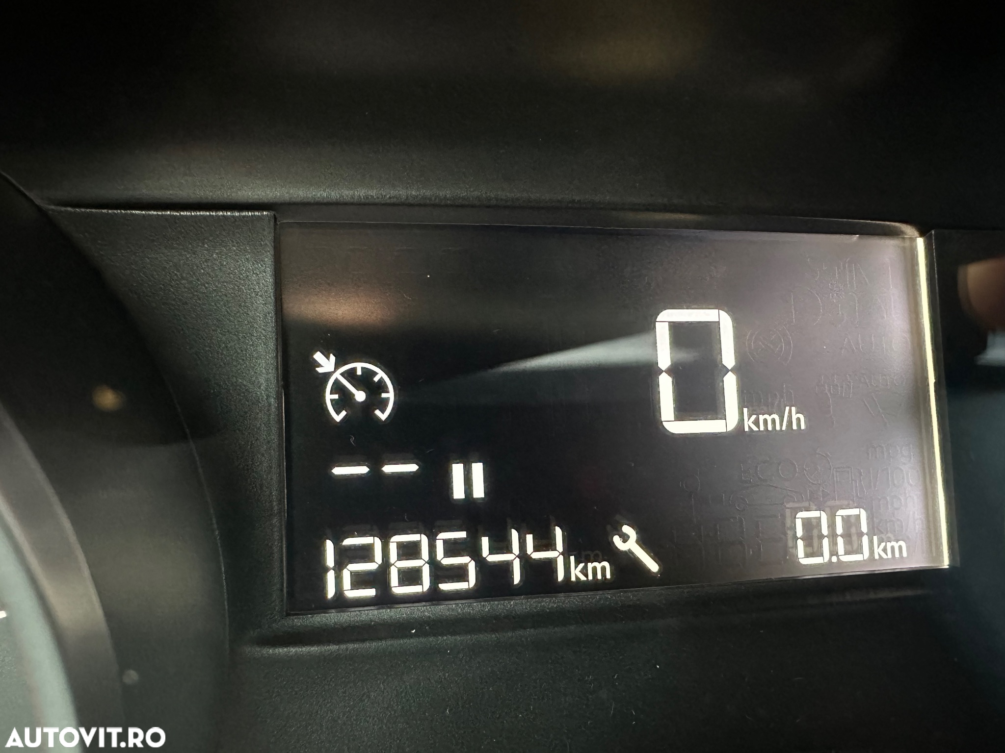Peugeot 208 - 12