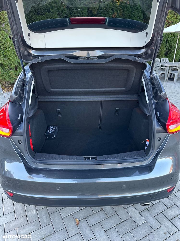 Ford Focus 2.0 EcoBlue Start-Stopp-System TITANIUM - 12