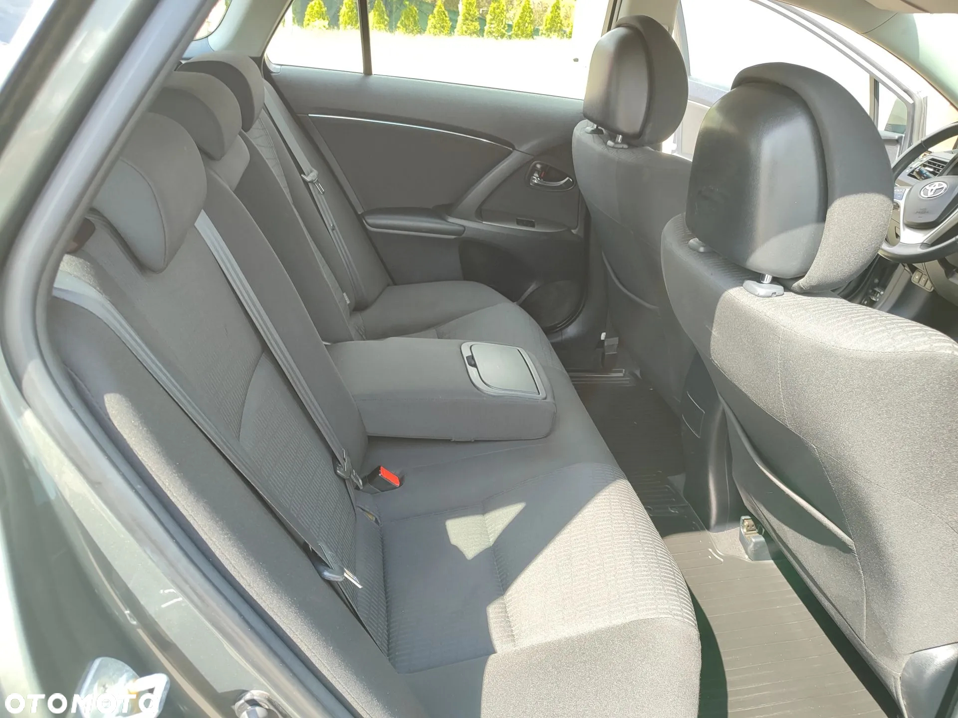 Toyota Avensis Combi 1.8 Comfort - 12