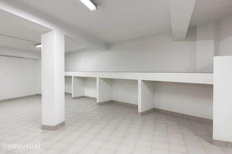 Garagem / Armazém 120m2 R. Barão Forrester, Cedofeita - Grande imagem: 2/11