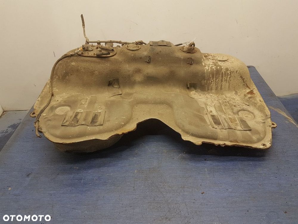 SUBARU IMPREZA II GD 2.0B ZBIORNIK PALIWA - 4