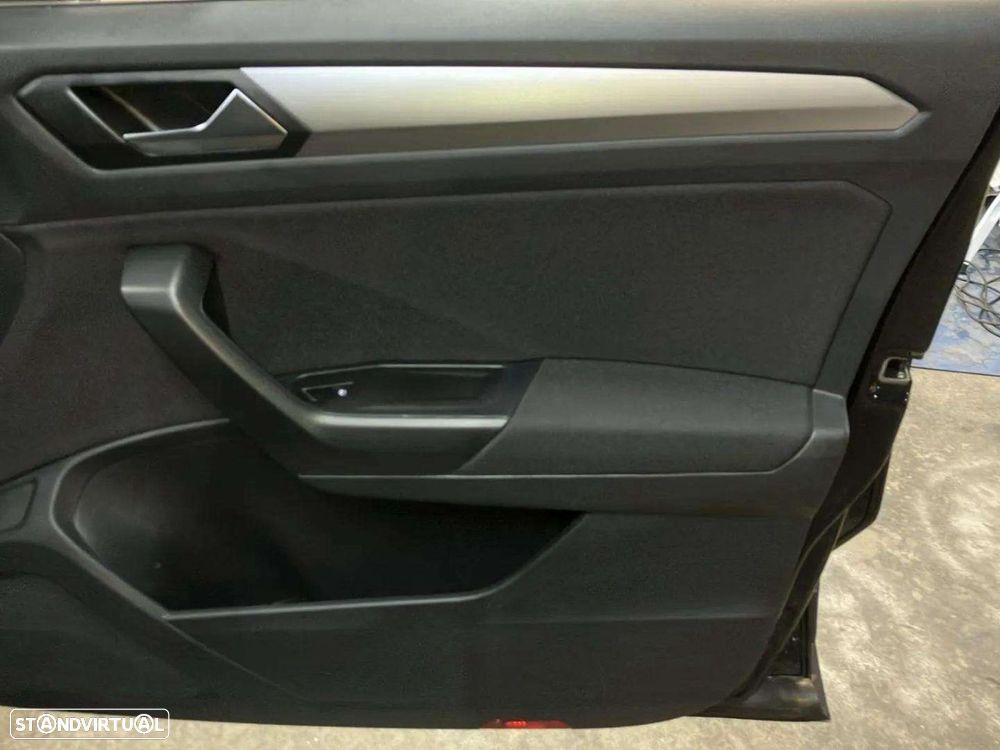 VW T-Roc 1.0 TSI Urban - 23