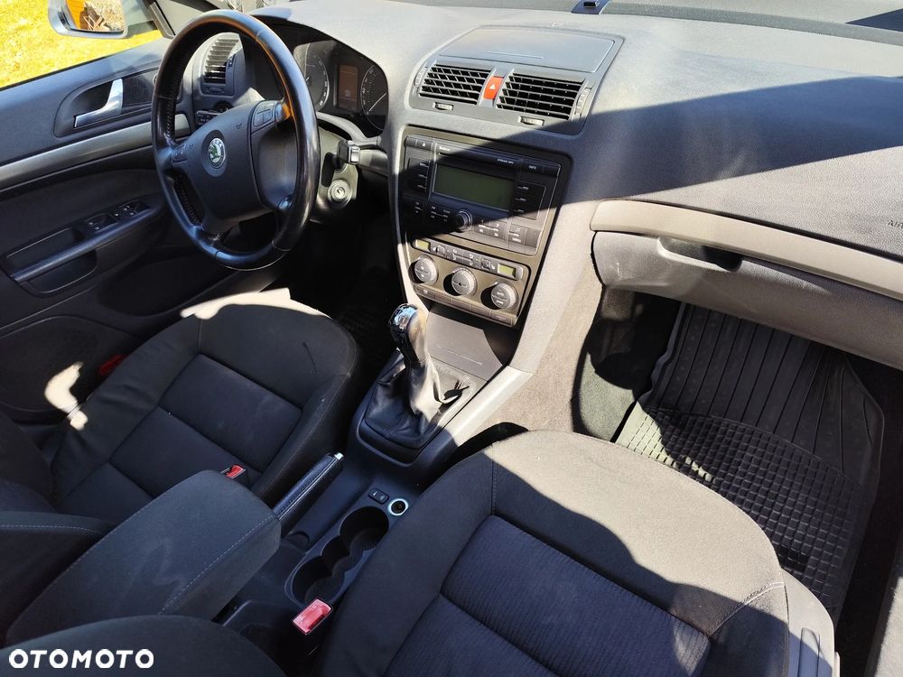 Skoda Octavia 2.0 TDI DPF Ambiente - 11