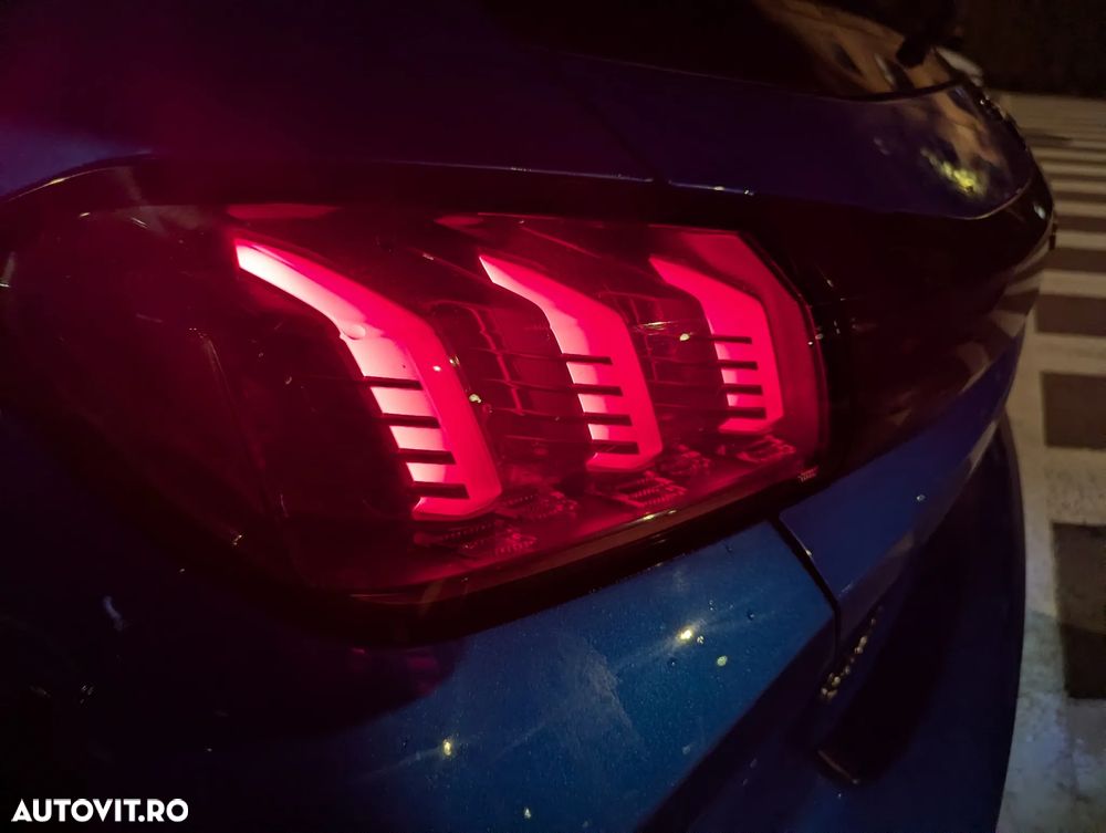 Peugeot 208 1.2 L PureTech STT Allure - 8