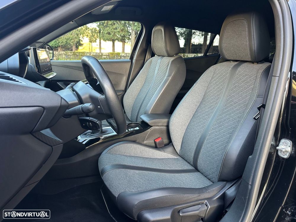 Peugeot 2008 1.2 PureTech Allure Pack - 4