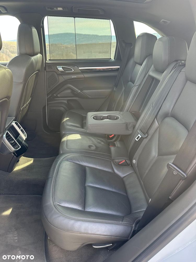 Porsche Cayenne S Platinum Edition - 16