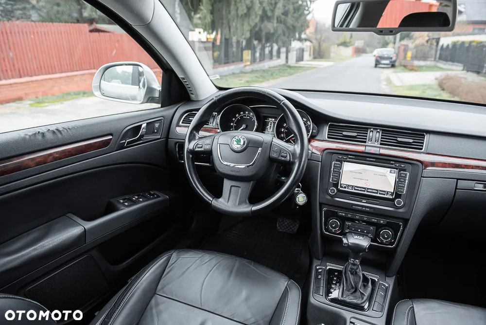 Skoda Superb 2.0 TDI DSG Elegance - 29