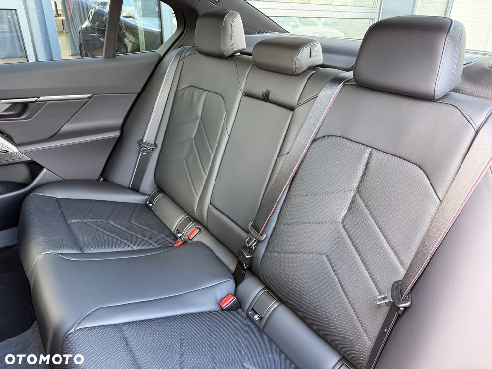 BMW Seria 5 520d xDrive - 33