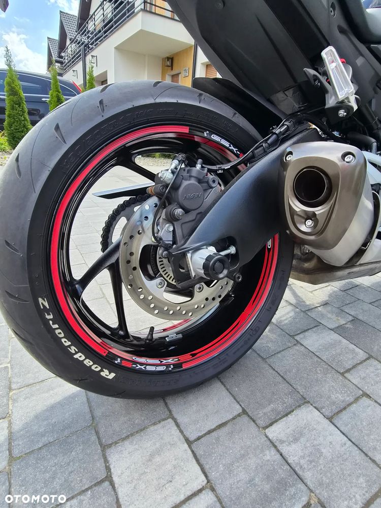 Suzuki GSX - 22