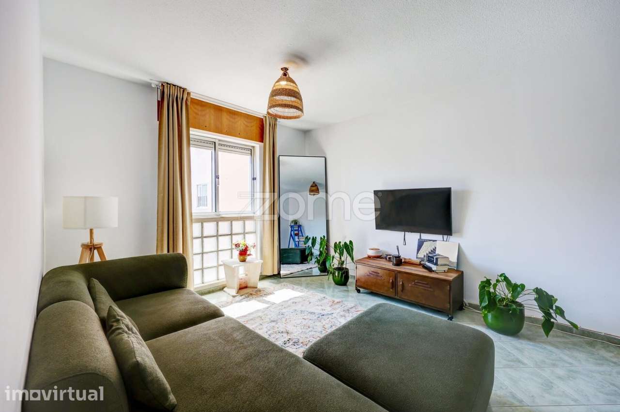 Apartamento T2 em Santo António dos Cavaleiros - Grande imagem: 5/23