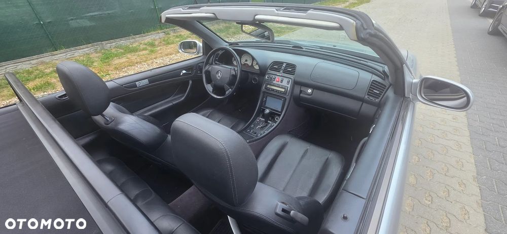 Mercedes-Benz CLK - 16