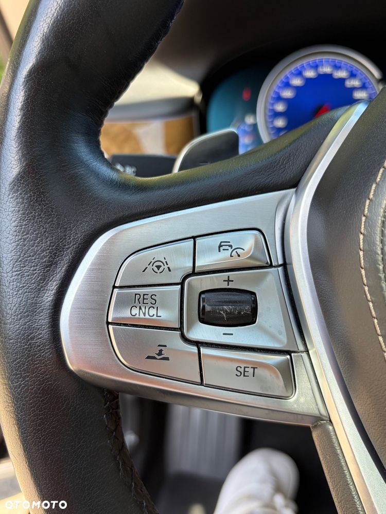 BMW Seria 7 740Li - 17