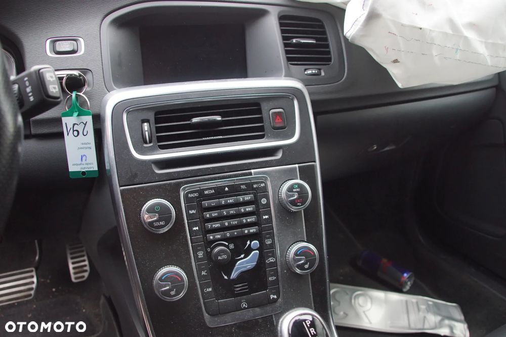 Auto na części - Volvo V60 I R-Design Lift 2.0 D4 190 KM D4204T14 TG-81SC 612 2018R Silnik Skrzynia Drzwi Błotnik Klapa Lampa Lusterko Klamka Szyba Deska Kokpit Sterownik Moduł Czujnik Licznik Wyświetlacz Panel Kierownica - 13