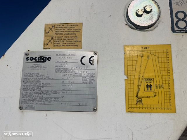 Nissan CABSTAR 3.0 COM BARQUINHA 20 M - 9