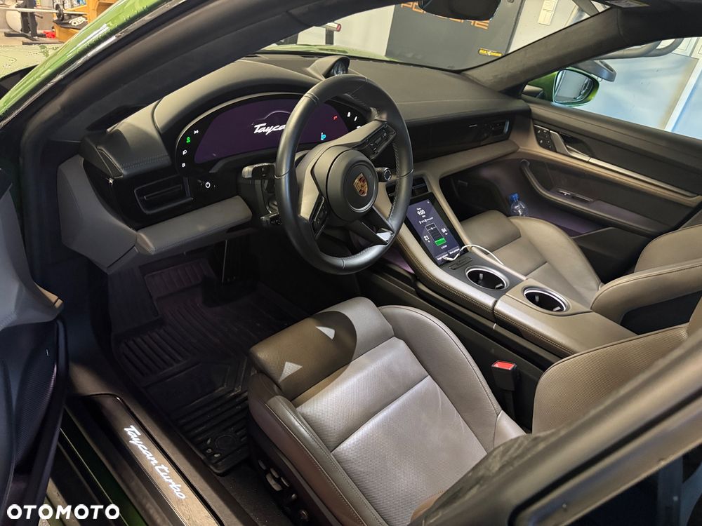 Porsche Taycan - 7