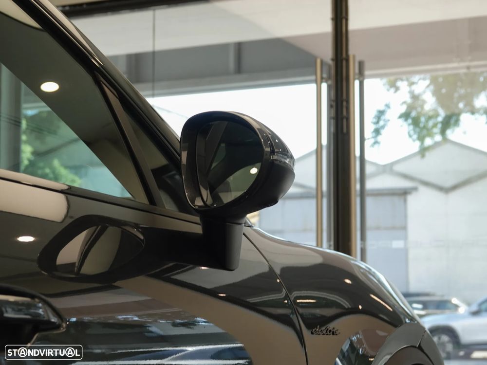 Porsche Macan Electric 4 - 9