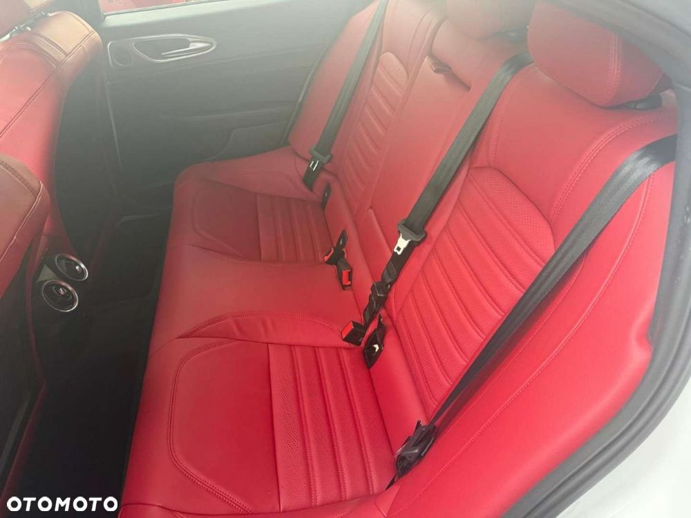 Alfa Romeo Giulia - 11