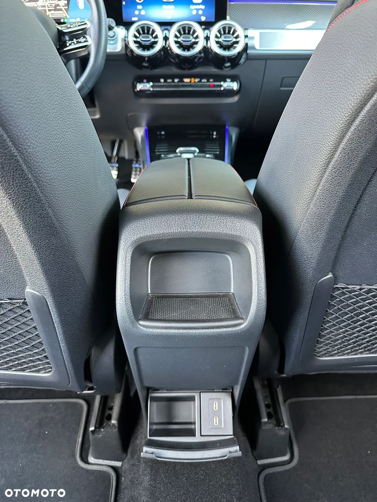 Mercedes-Benz GLB 200 mHEV AMG Line 7G-DCT - 24
