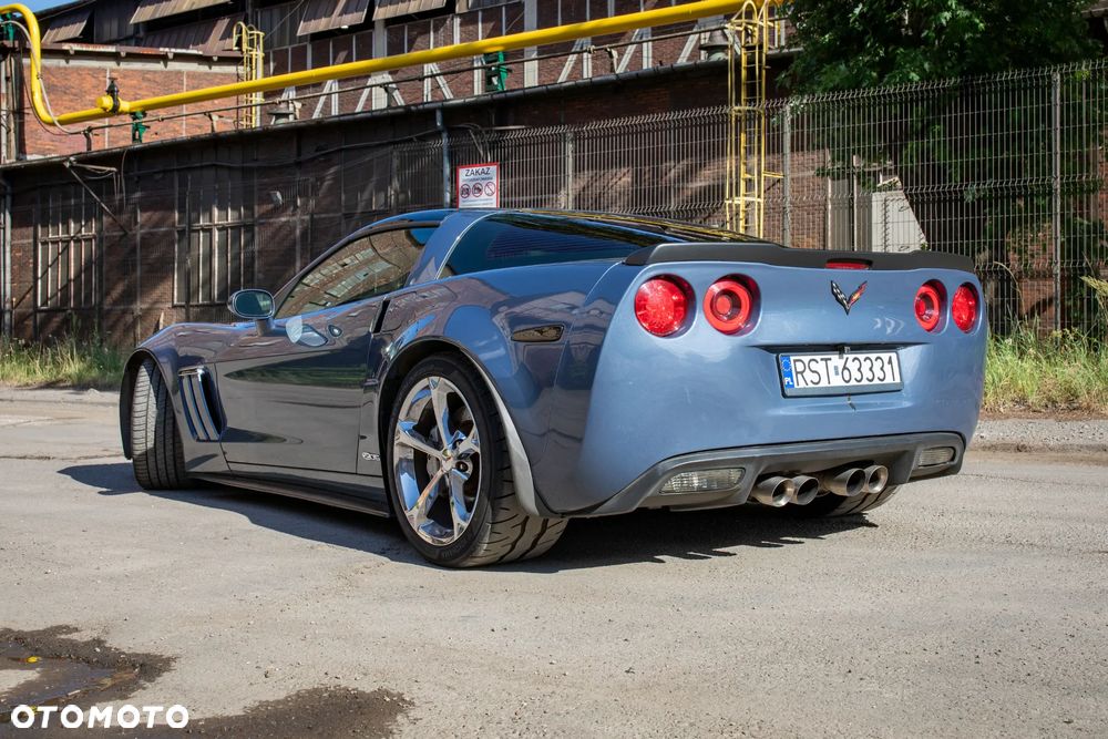 Chevrolet Corvette - 22
