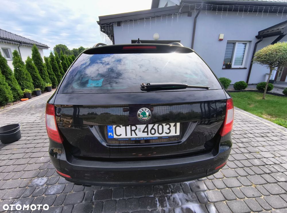 Skoda Superb 2012 photo 3