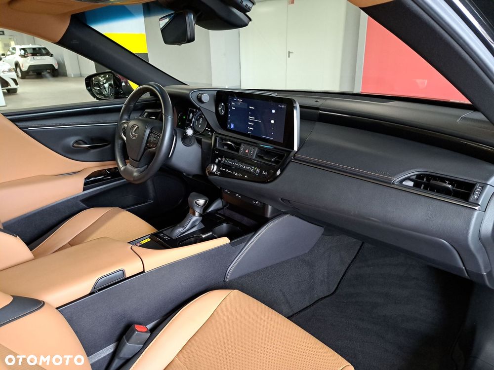 Lexus ES 300h Business Edition - 18