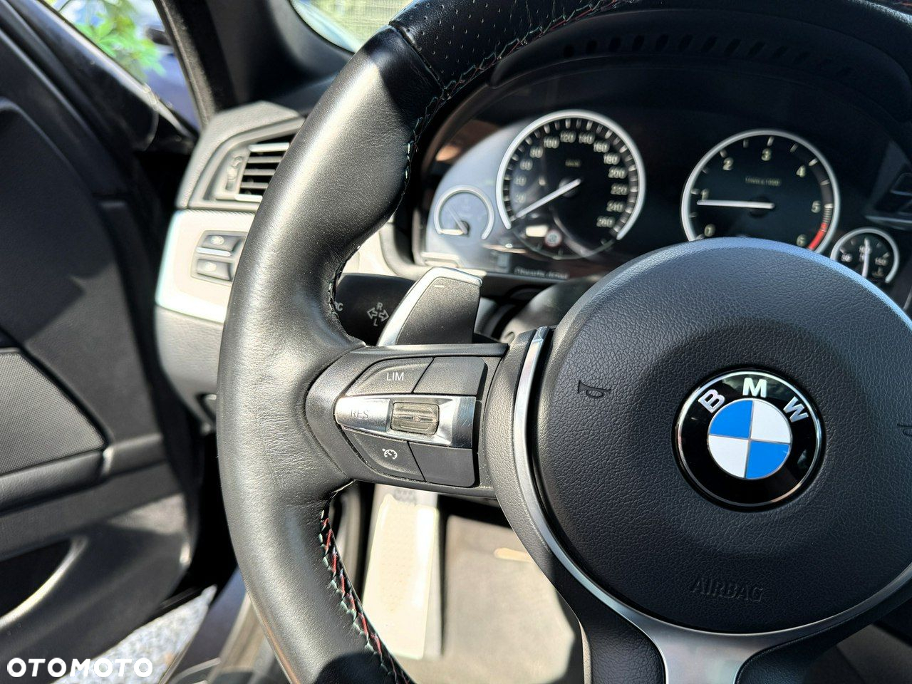 BMW Seria 5 525d xDrive - 15