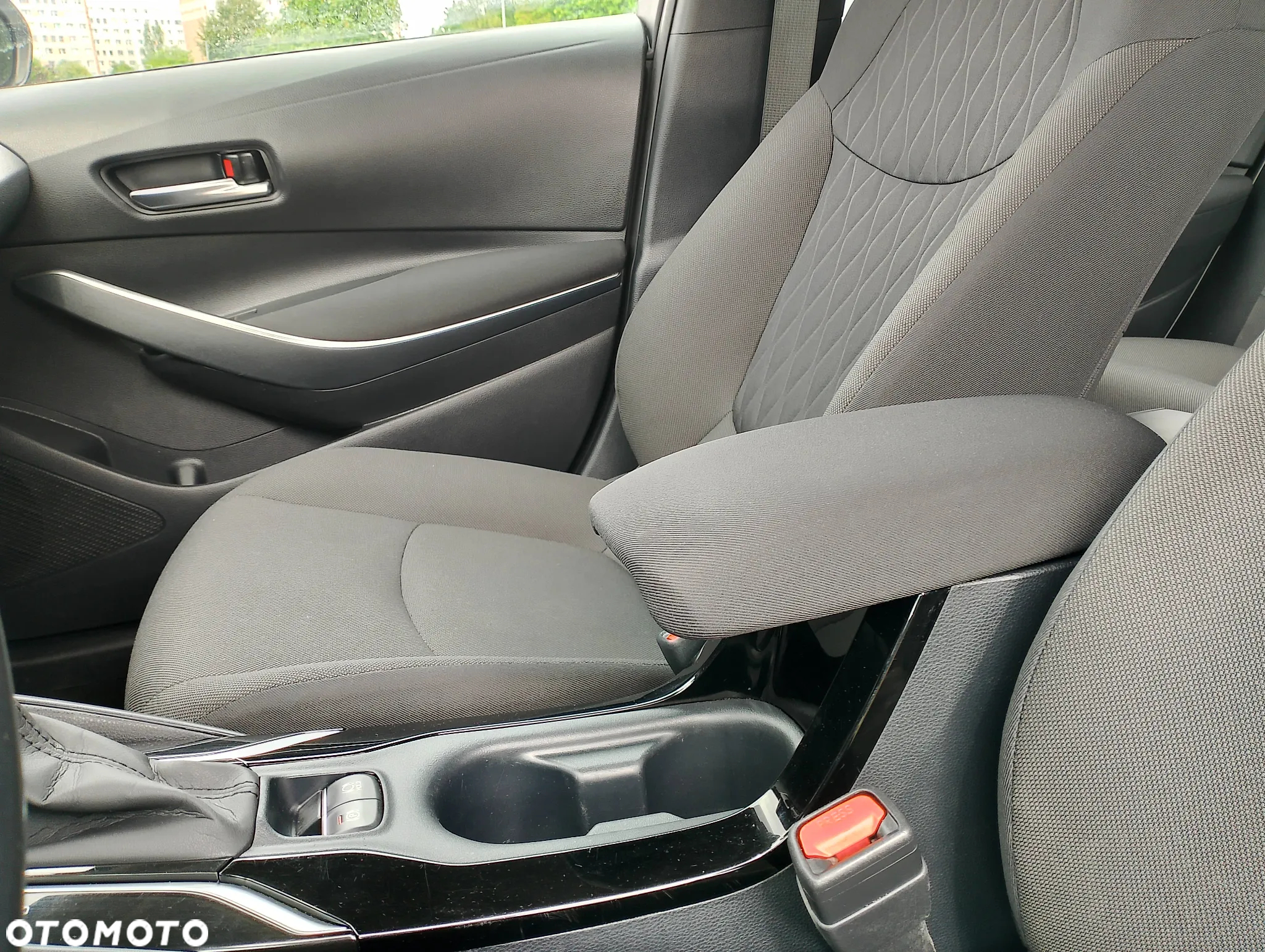 Toyota Corolla 1.8 Hybrid Comfort - 26