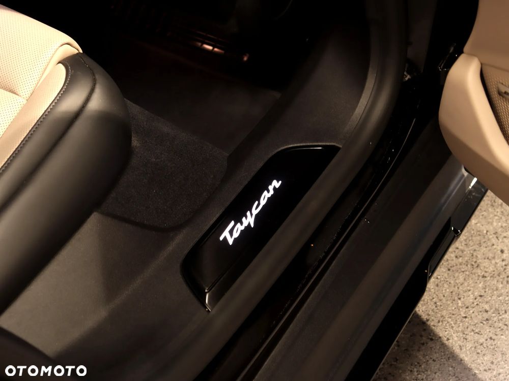 Porsche Taycan 105kWh 4 Performance Plus - 32